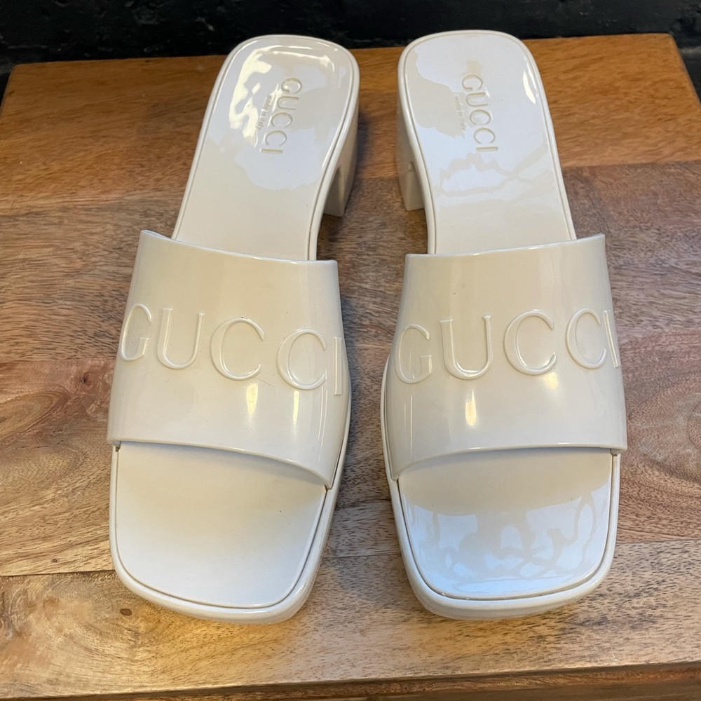 GUCCI JELLY SLIDES
